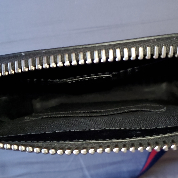 Authentic Gucci Messanger Bag /w Dust bag and Box - Picture 3 of 4